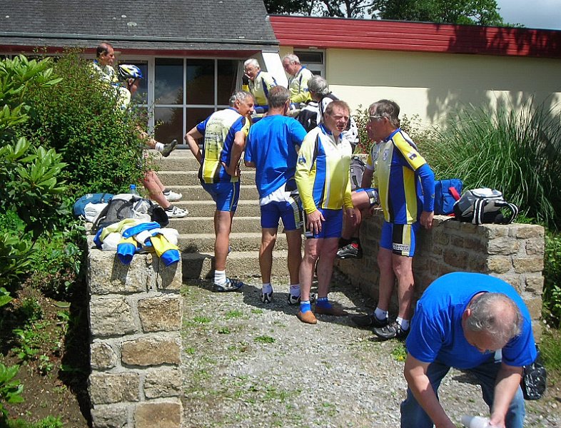 2011-06-16 34 Glomel - Faut ranger.JPG